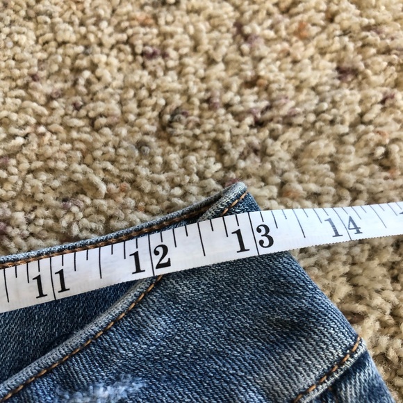 Women’s | American Eagle | Light Blue Artist Distressed Jeans; Size 2 Regular - Picture 5 of 11